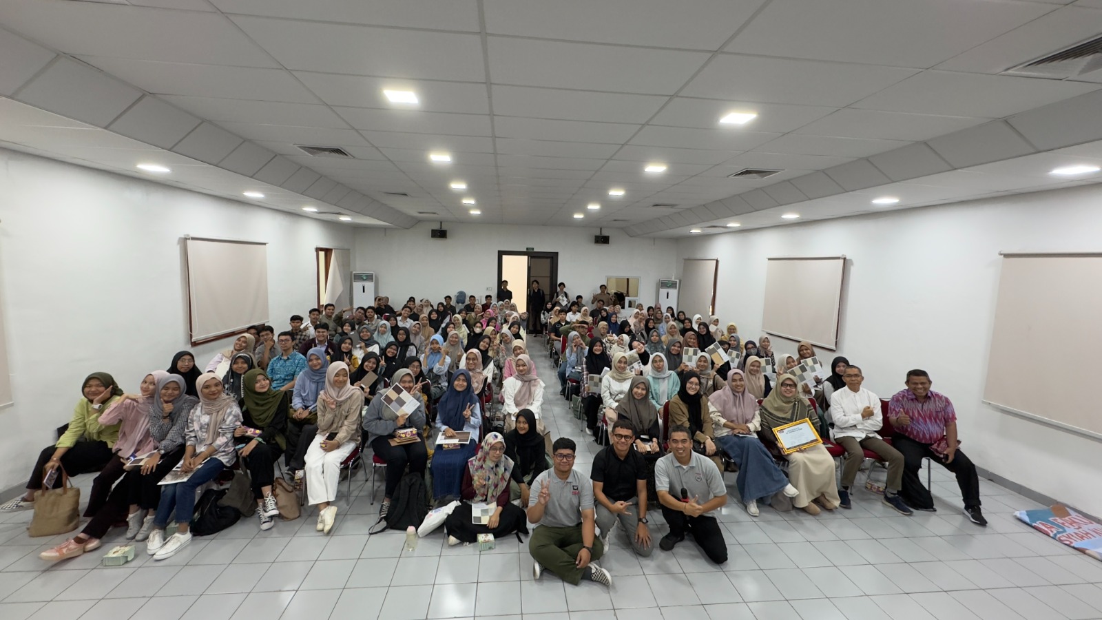 Belajar Material dengan AICA