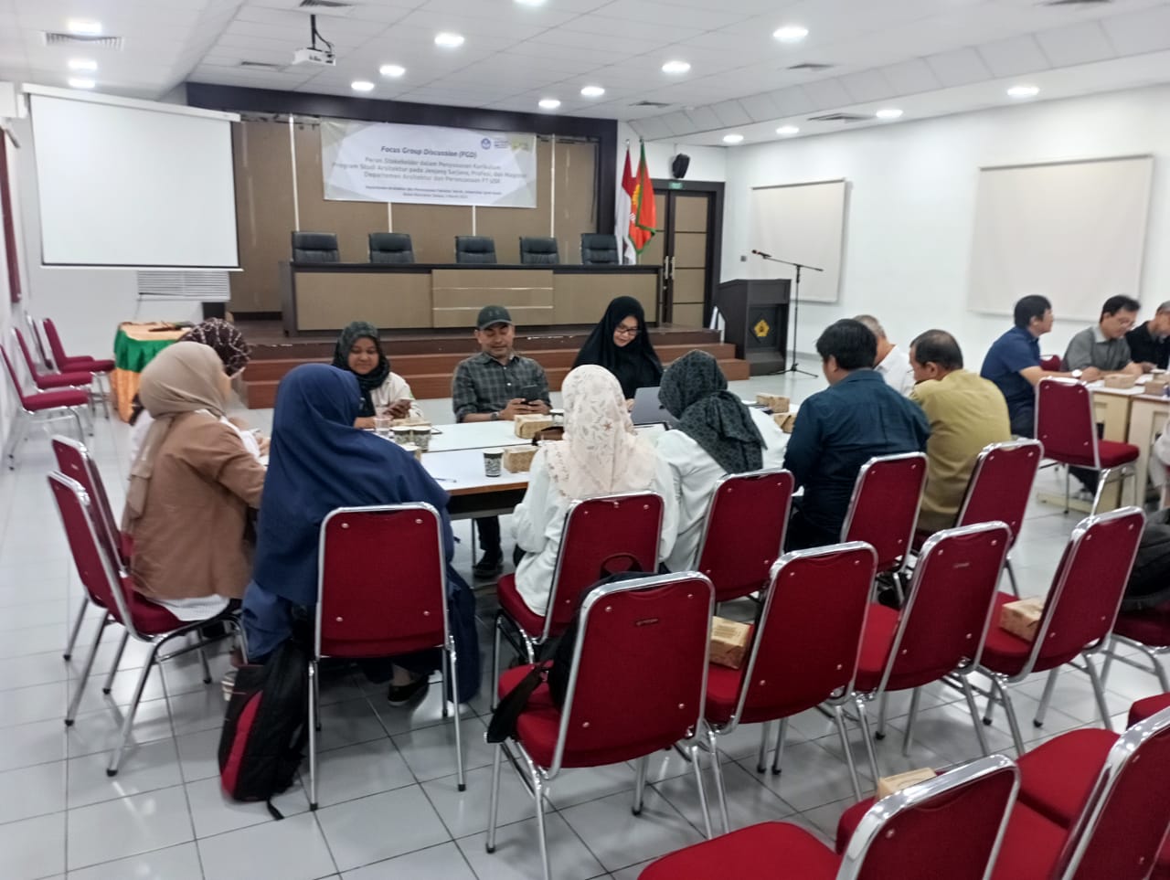 Focus Group Discussion dengan Stakeholders Prodi Arsitektur